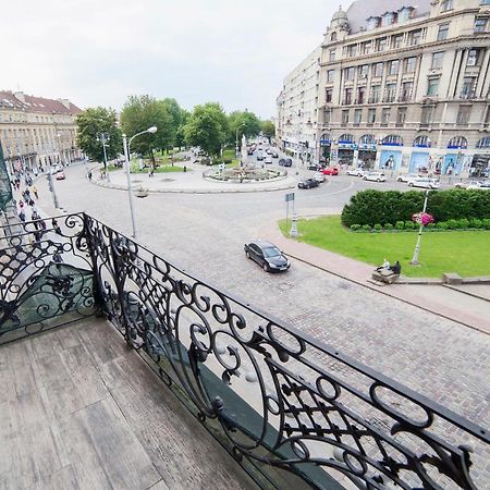 Miskevycha Square 5A Apartment- View Of The Center Of Lviv With A Balcony Екстериор снимка