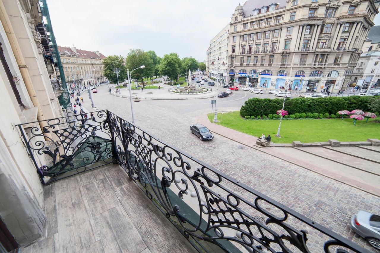 Miskevycha Square 5A Apartment- View Of The Center Of Lviv With A Balcony Екстериор снимка