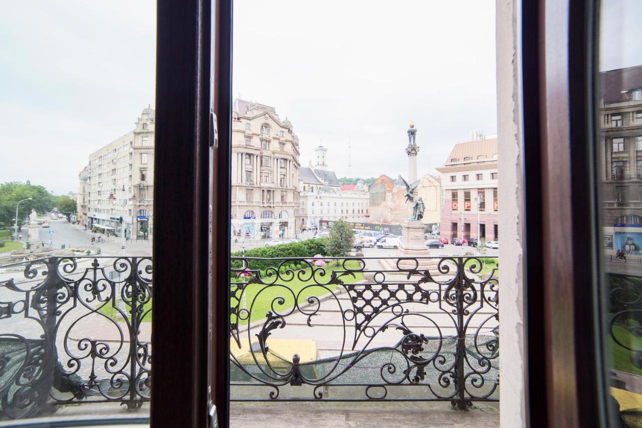 Miskevycha Square 5A Apartment- View Of The Center Of Lviv With A Balcony Екстериор снимка