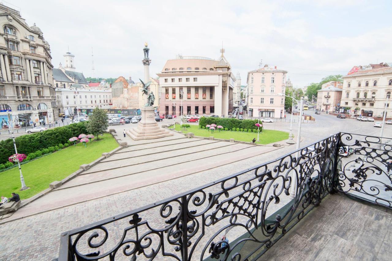 Miskevycha Square 5A Apartment- View Of The Center Of Lviv With A Balcony Екстериор снимка