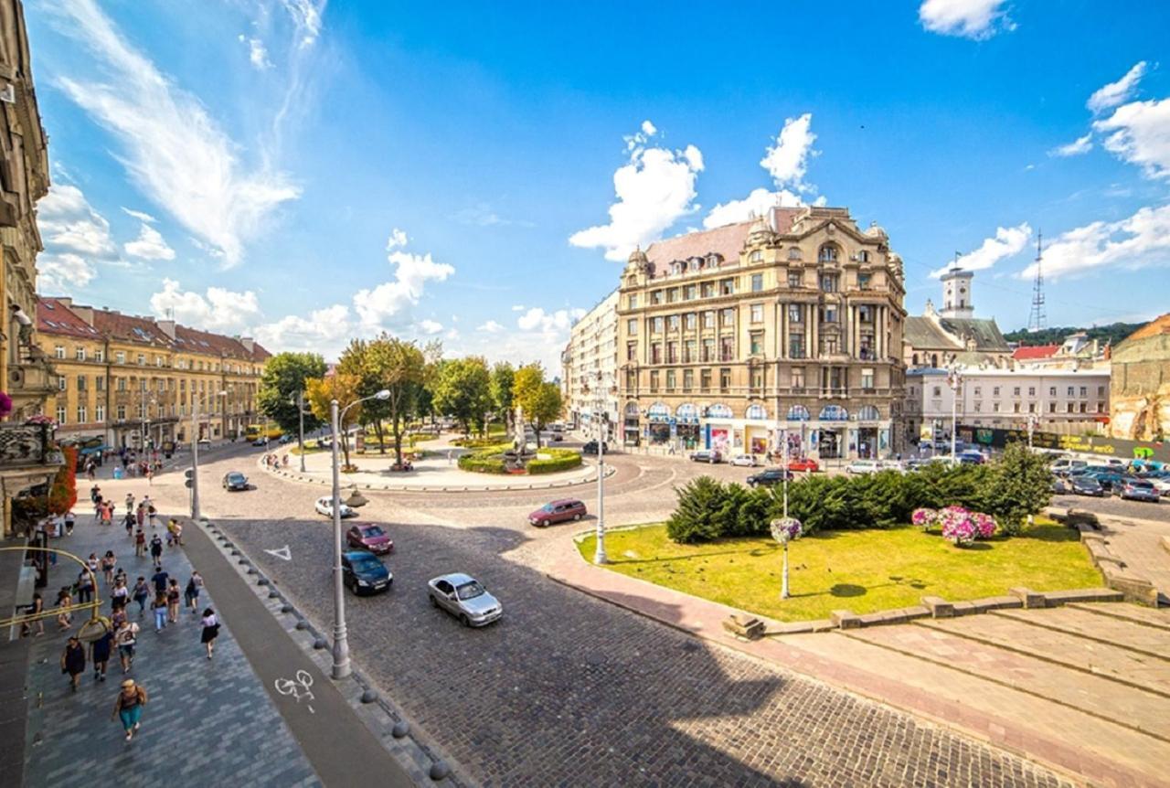 Miskevycha Square 5A Apartment- View Of The Center Of Lviv With A Balcony Екстериор снимка