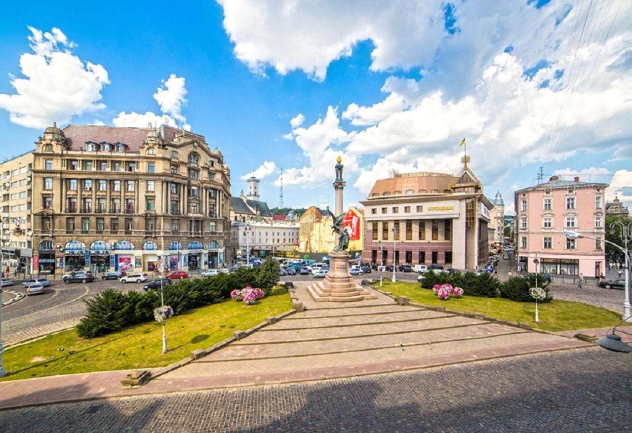 Miskevycha Square 5A Apartment- View Of The Center Of Lviv With A Balcony Екстериор снимка